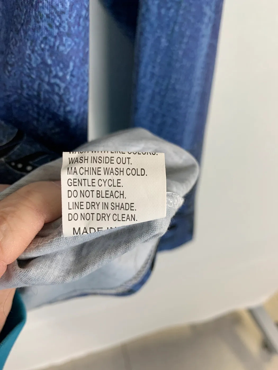 Blå långärmad topp med spetsdetalj