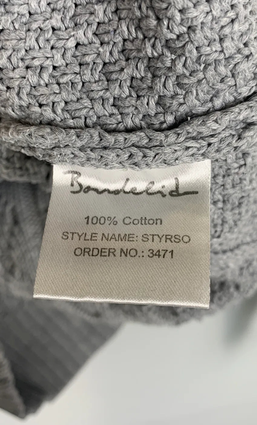 Bondelid grå flätstickad tröja