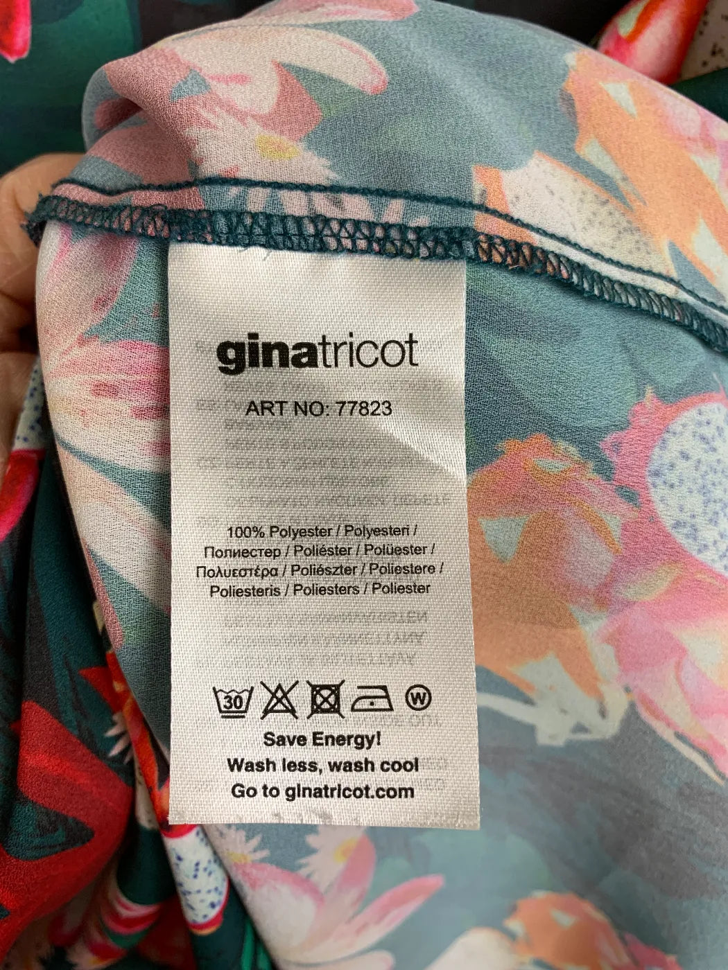 Gina Tricot blommig blus med volangärm
