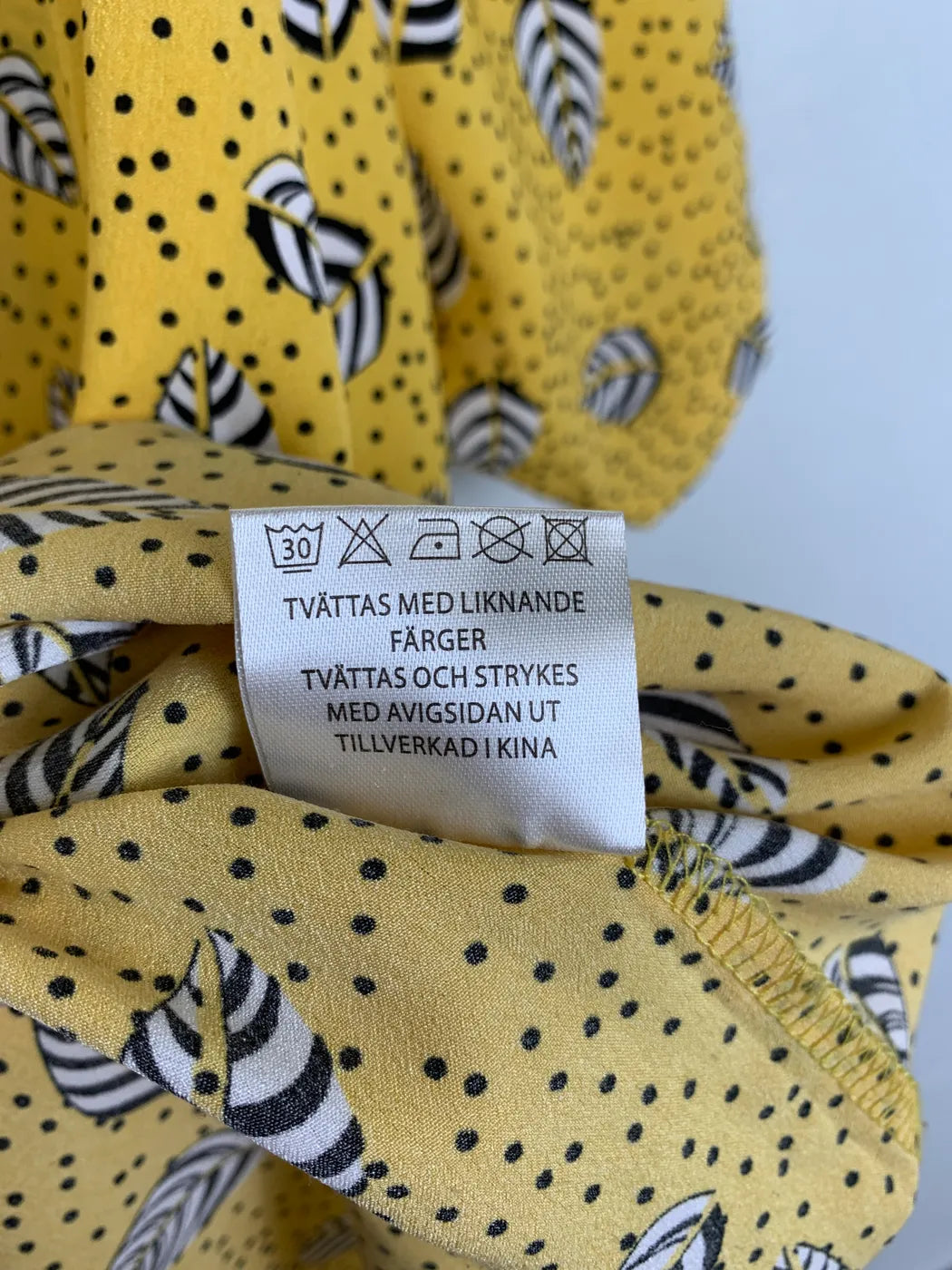 Isolde gul mönstrad blus