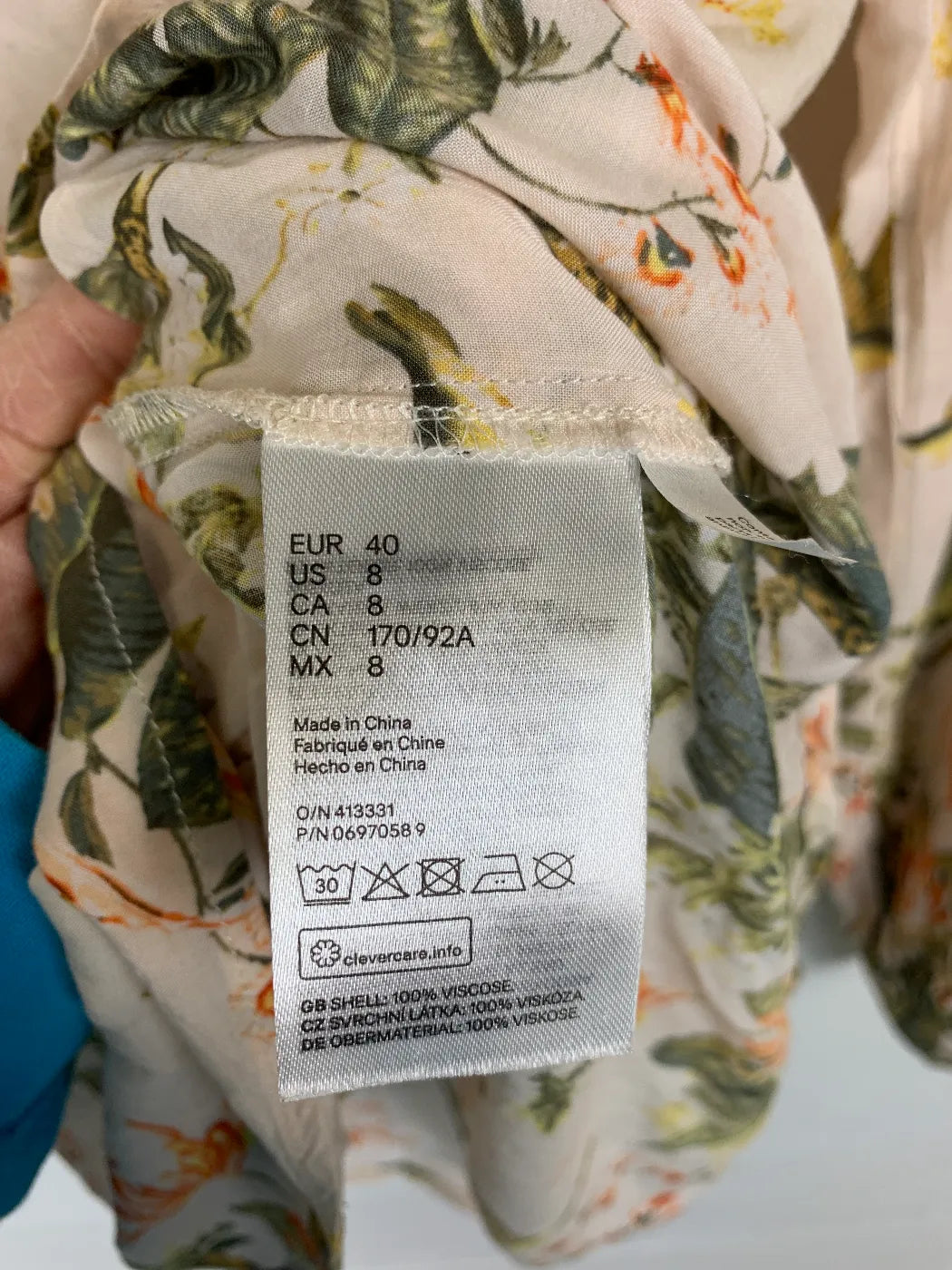 H&M blus med blommönster och långa ärmar