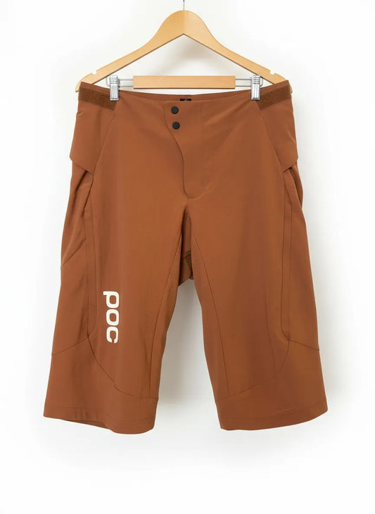 POC tekniska shorts i rostbrunt