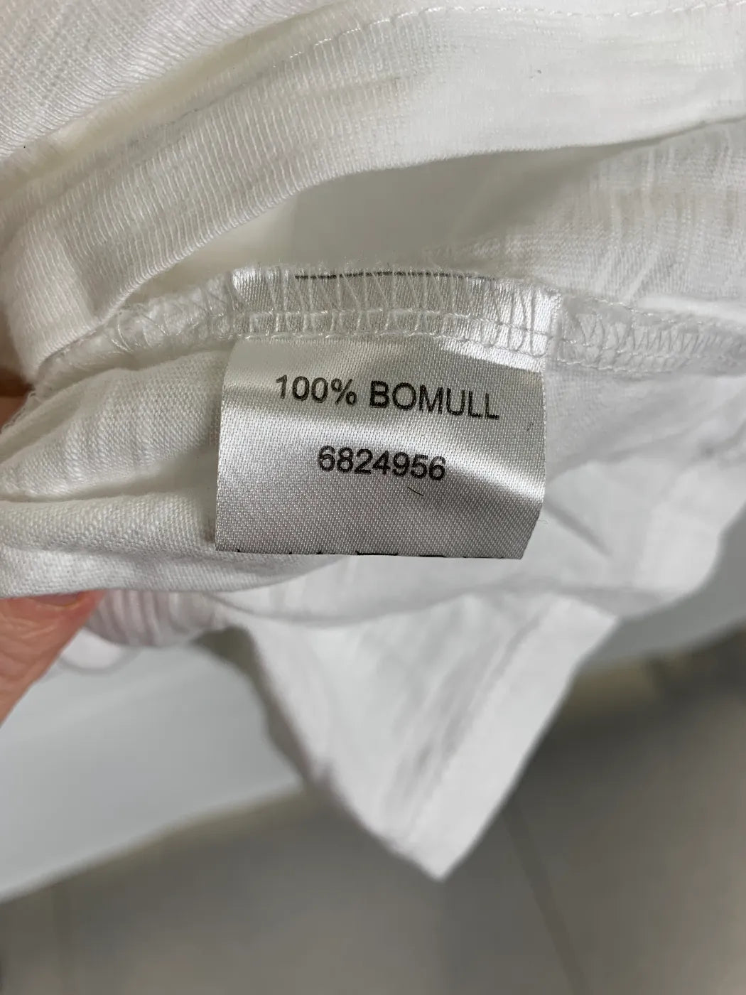 Isolde vit t-shirt med spets på axlarna