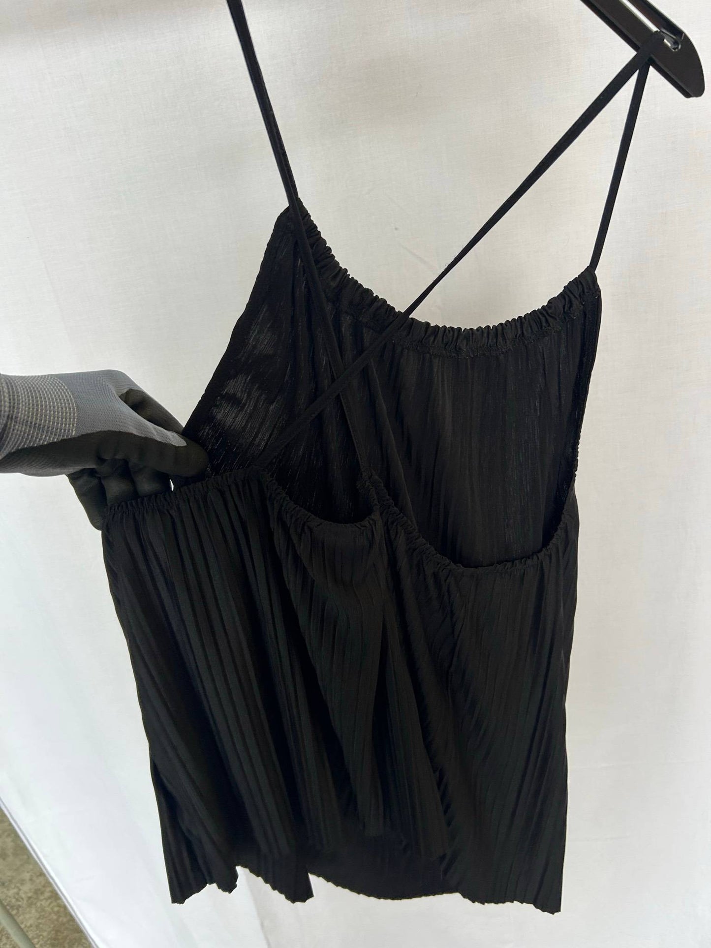 Gina Tricot svart plisserad linne-topp