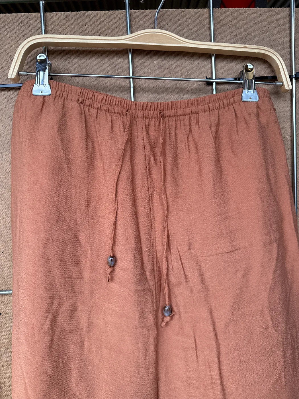 H&M vida byxor i rostbrun färg