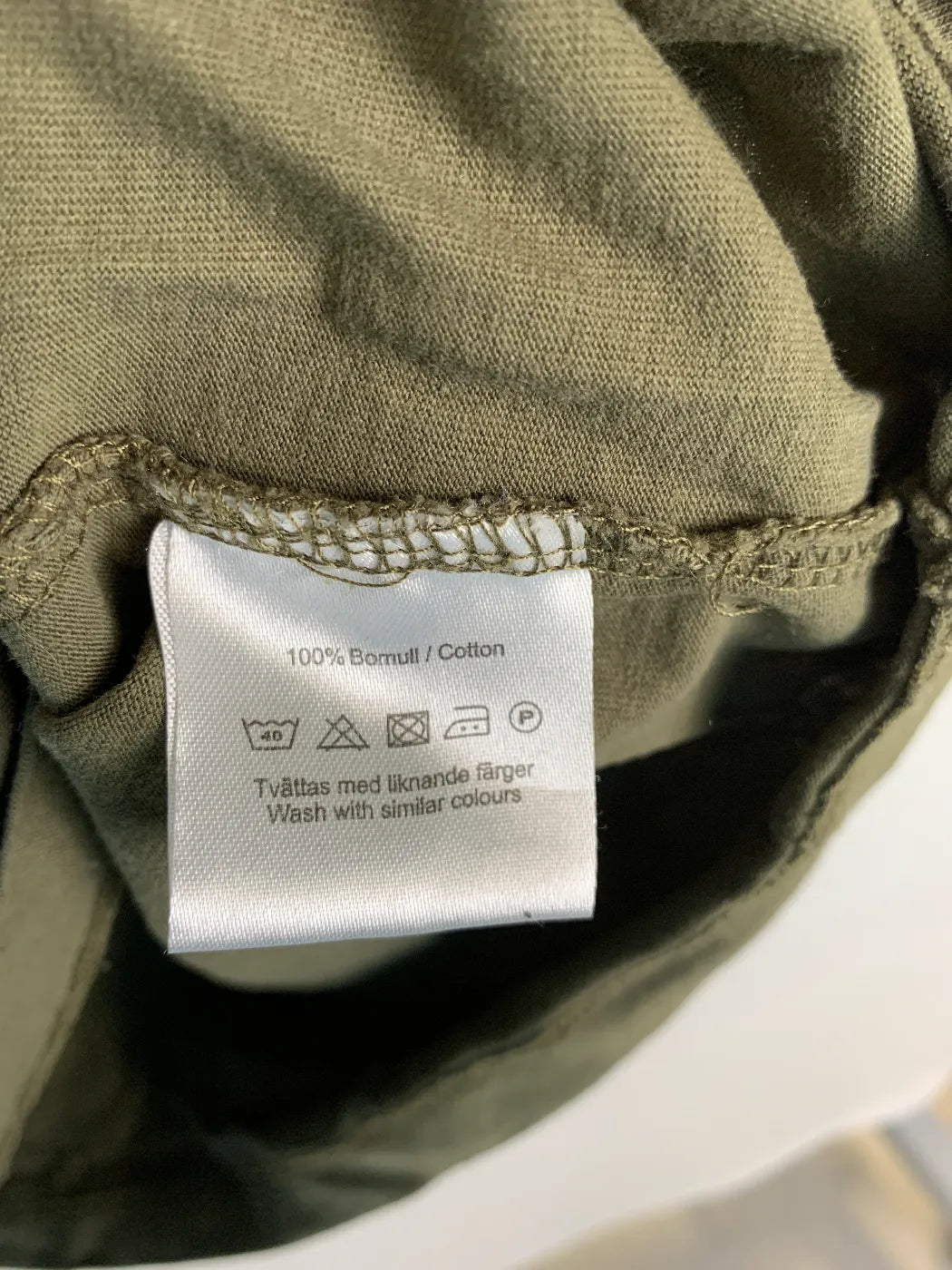 Stories enfärgad olivgrön t-shirt