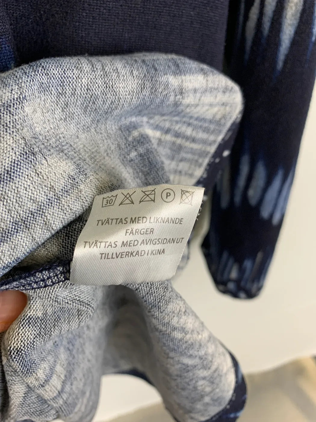 Isolde mönstrad klänning med lång ärm