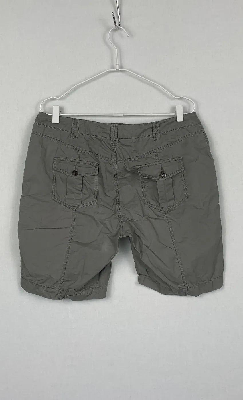 Isolde olivgröna shorts