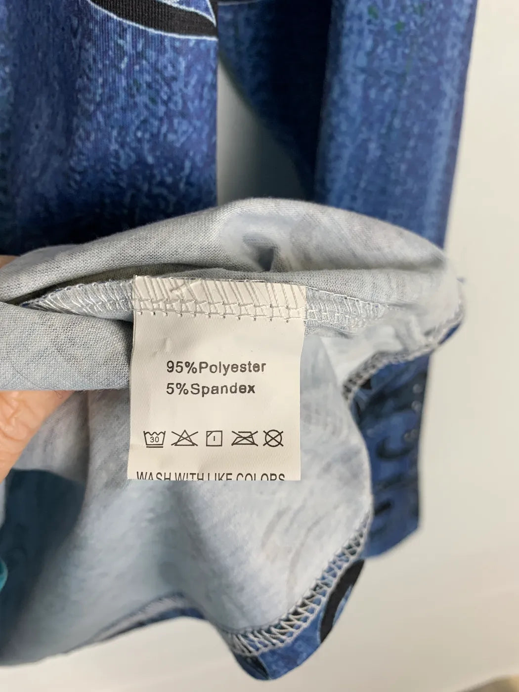 Blå långärmad topp med spetsdetalj