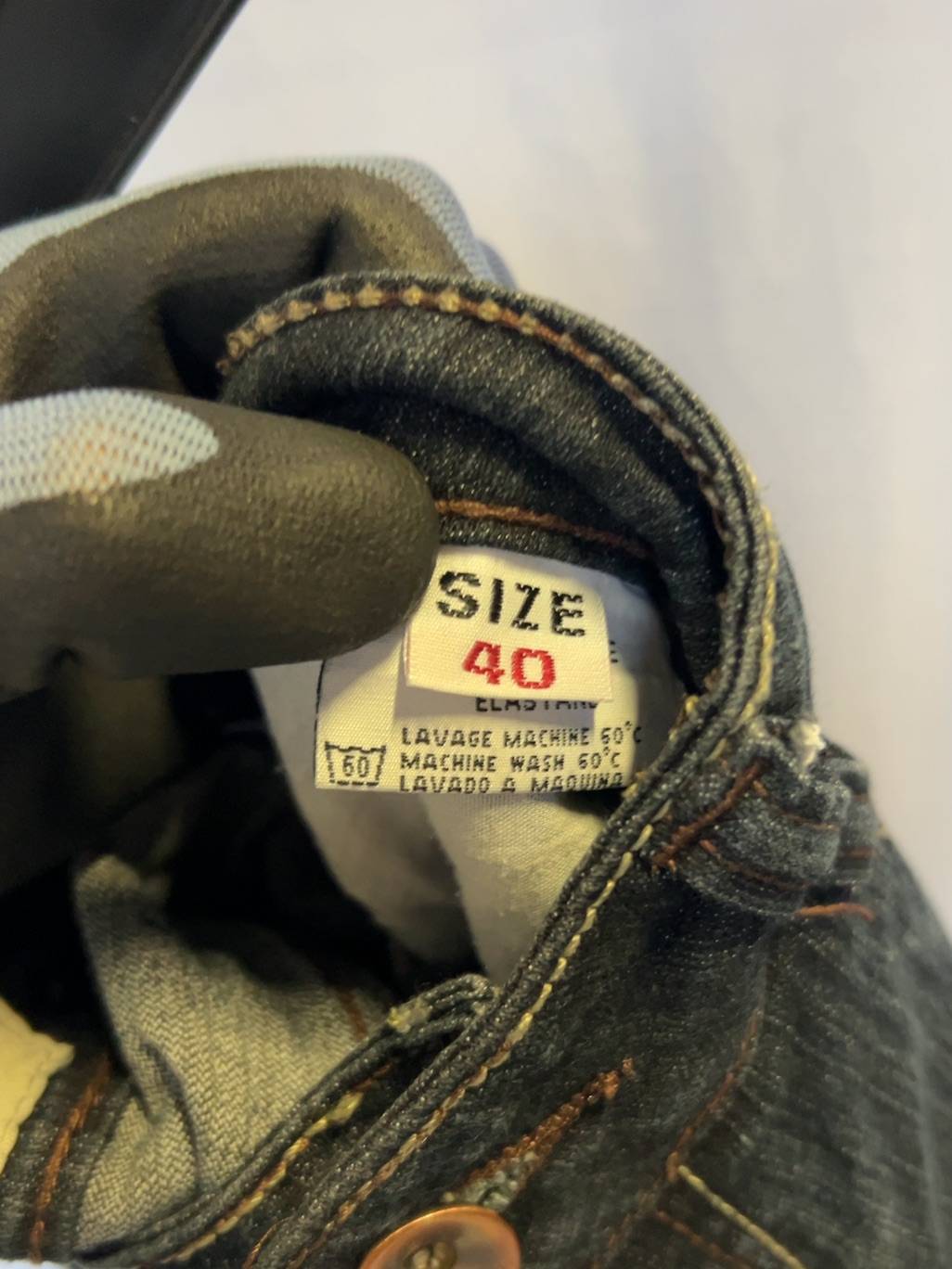 Grase mörkblå denimjeans med broderad fåll