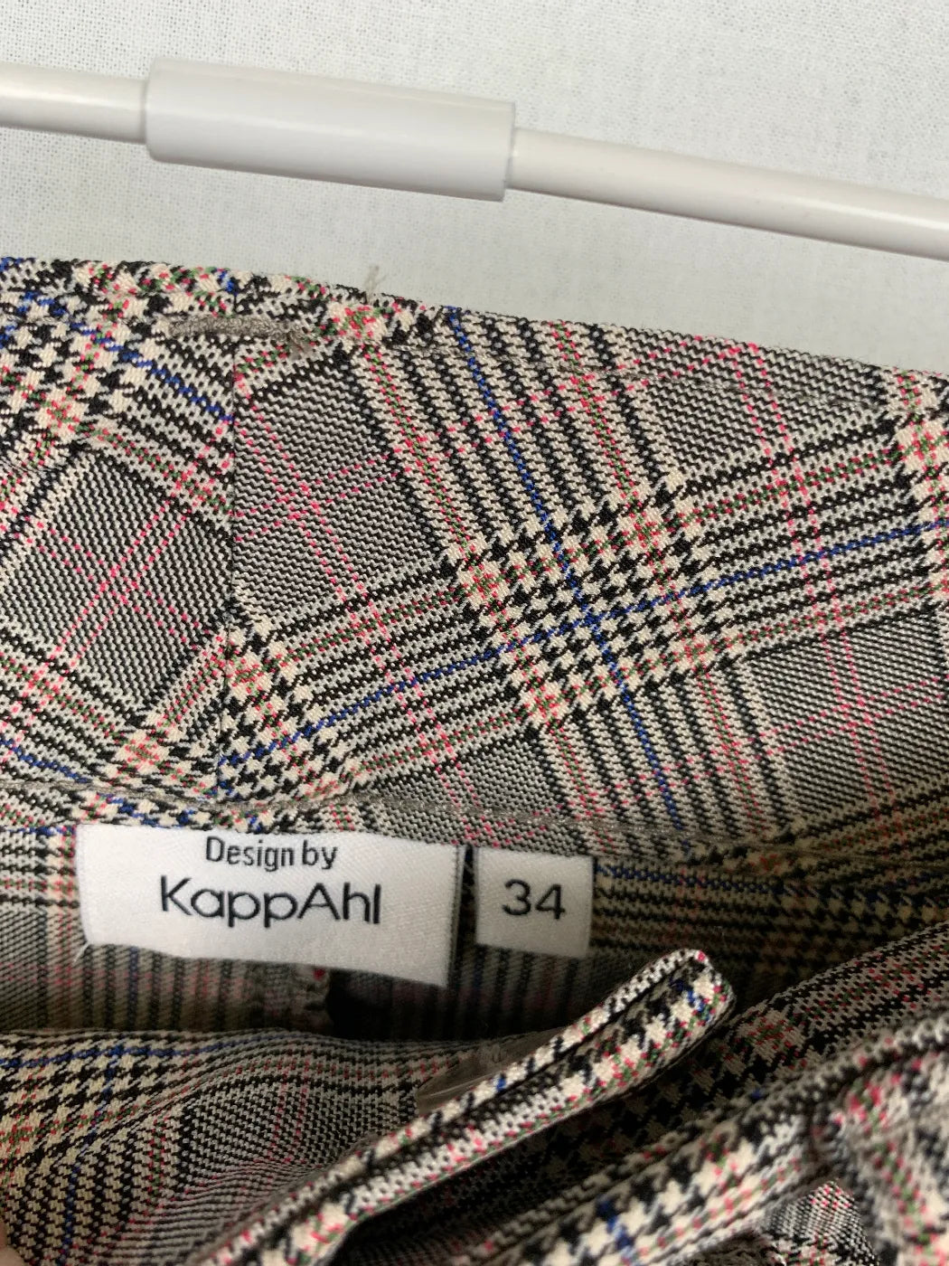 KappAhl rutiga byxor med hög midja