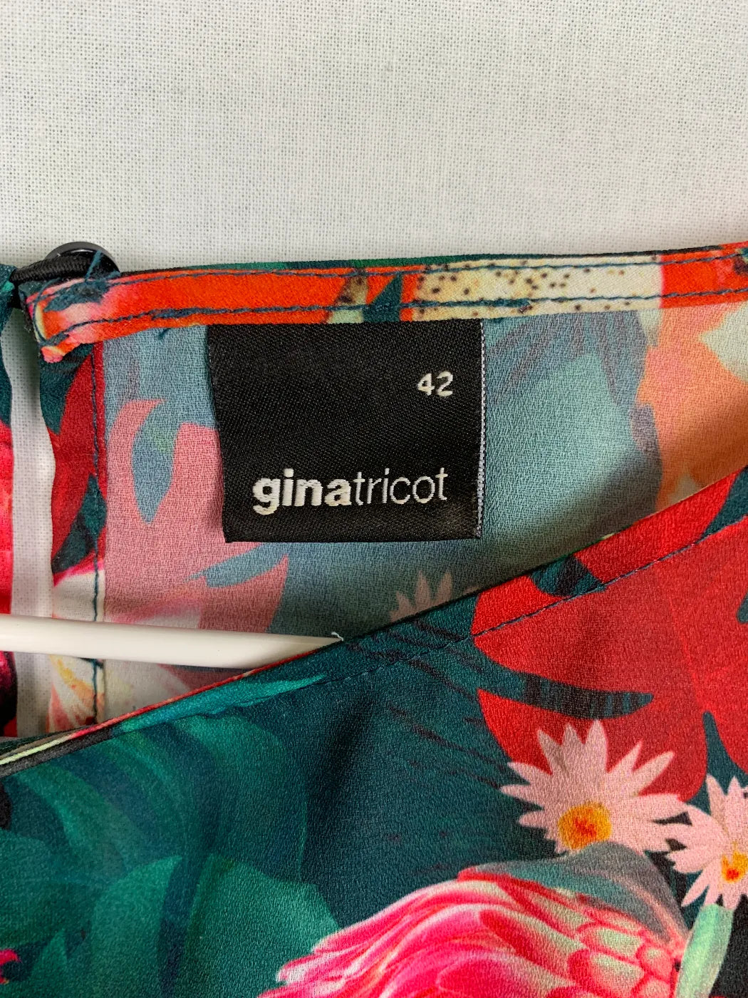 Gina Tricot blommig blus med volangärm