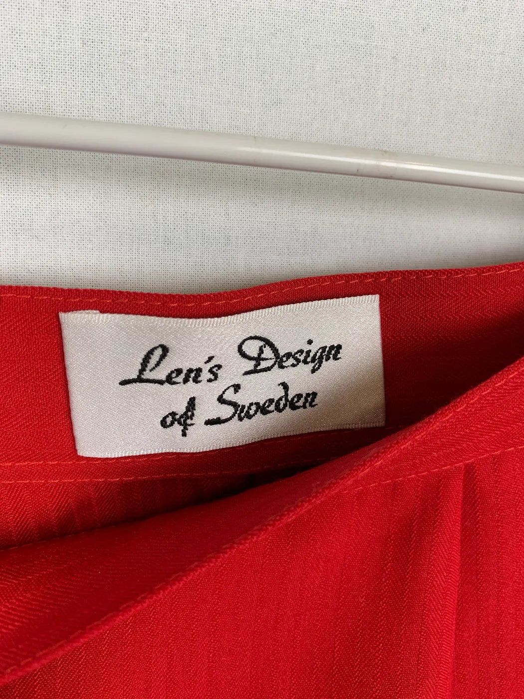 Len's Design of Sweden röda byxor