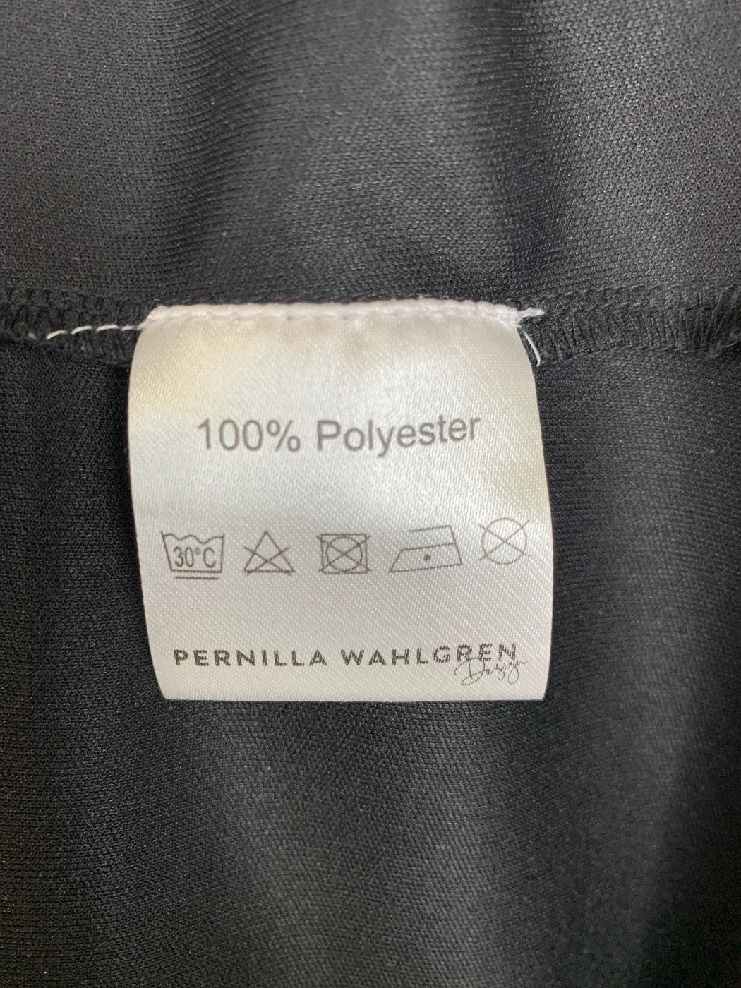 Pernilla Wahlgren blommig volangkjol i midi-längd