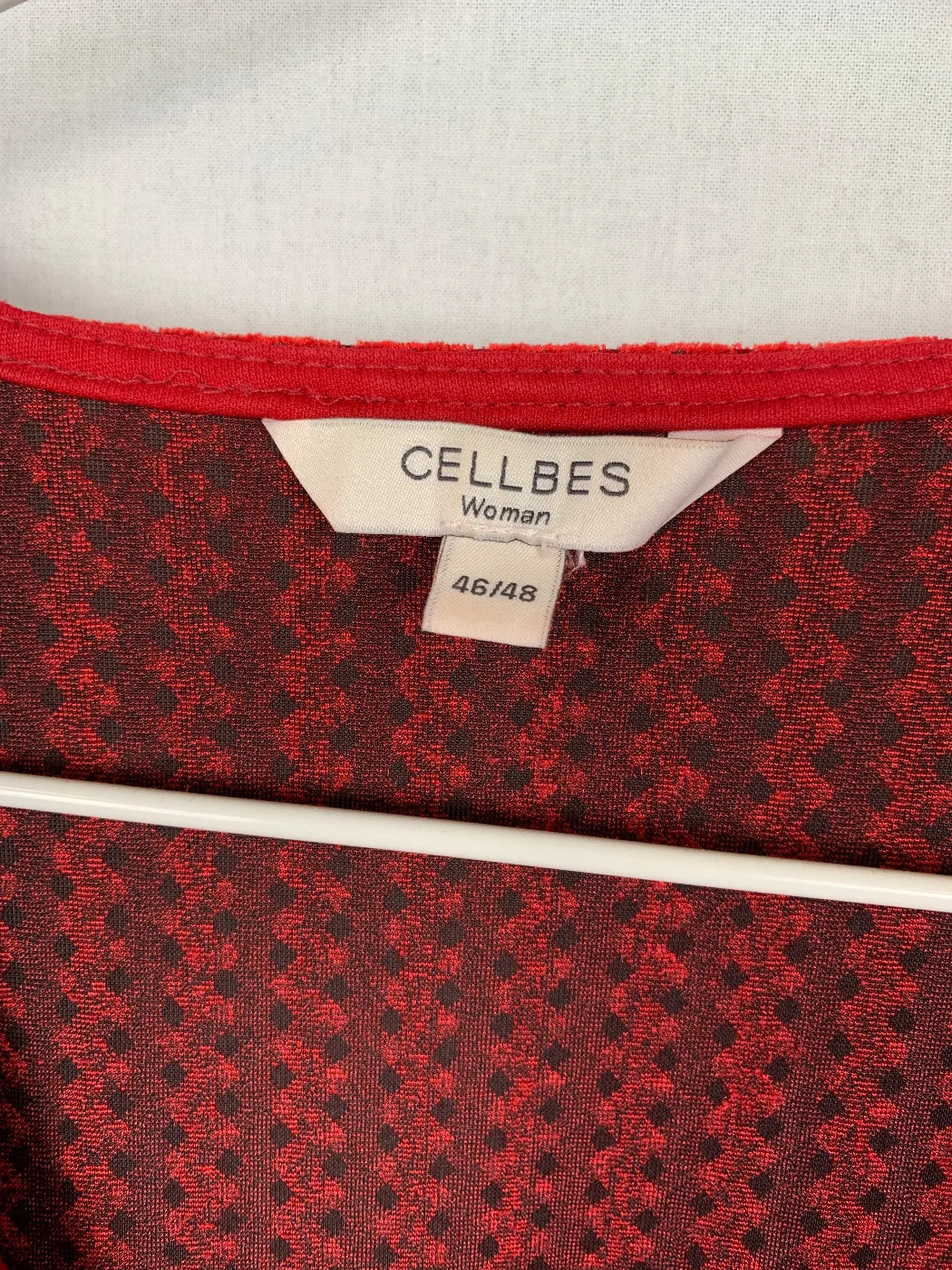 Cellbes röd strukturvävd omlottklänning med skärp