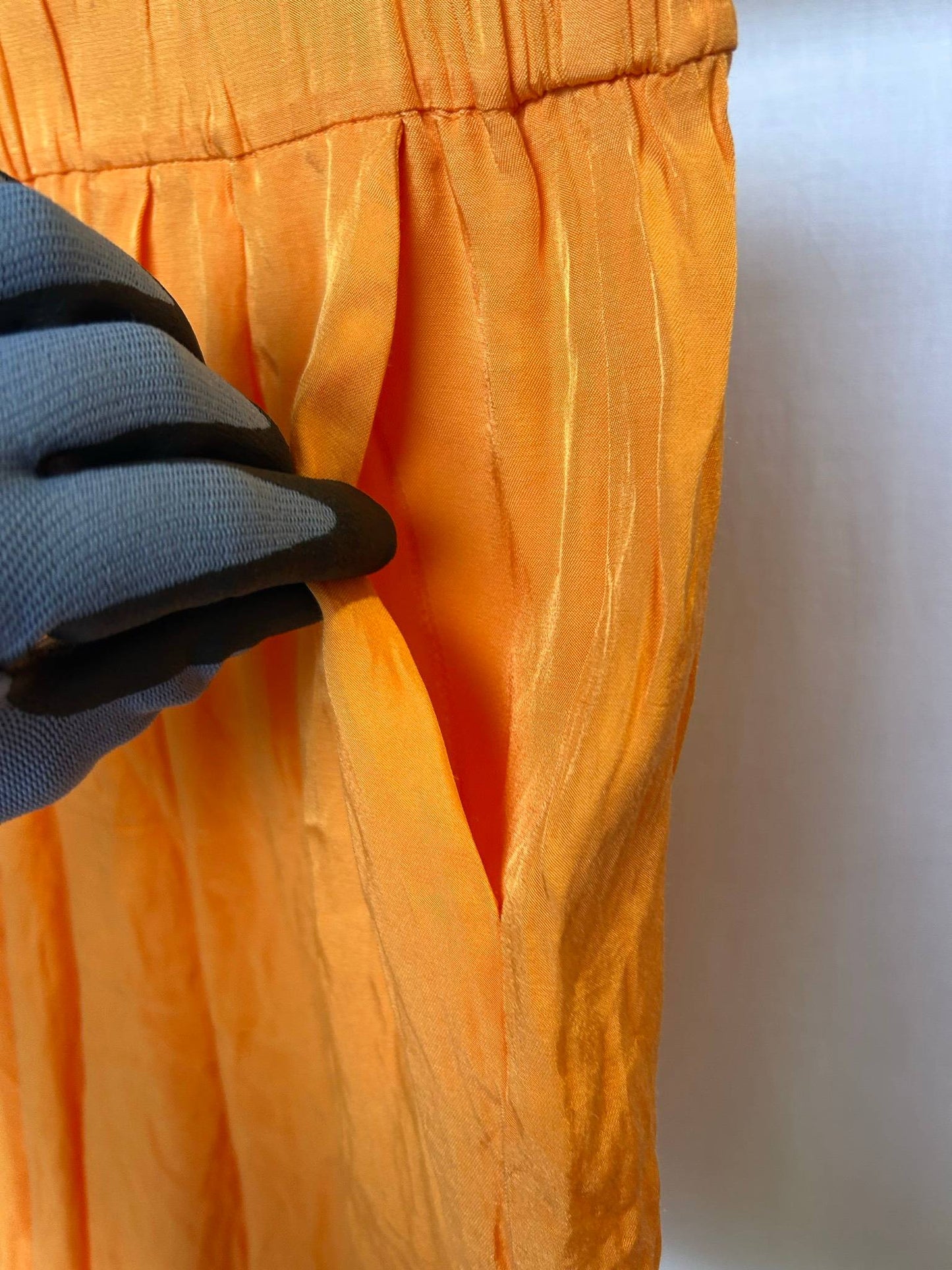 H&M orange satinshorts