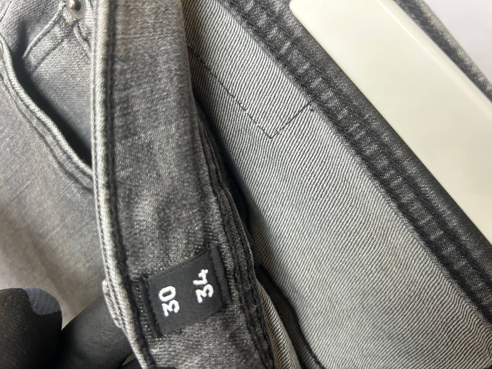 Jack & Jones herrjeans i smal passform och blekt utförande