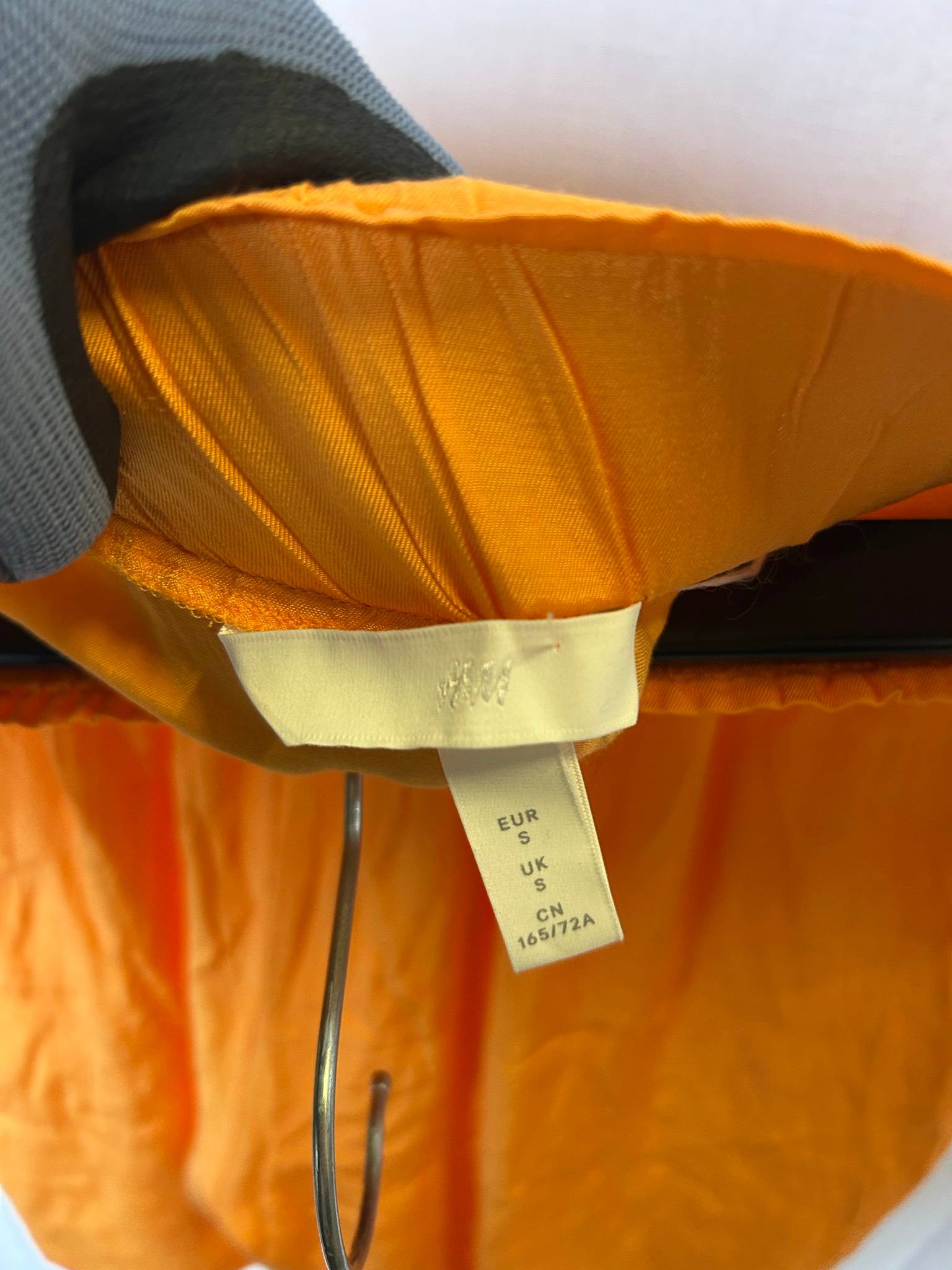 H&M orange satinshorts