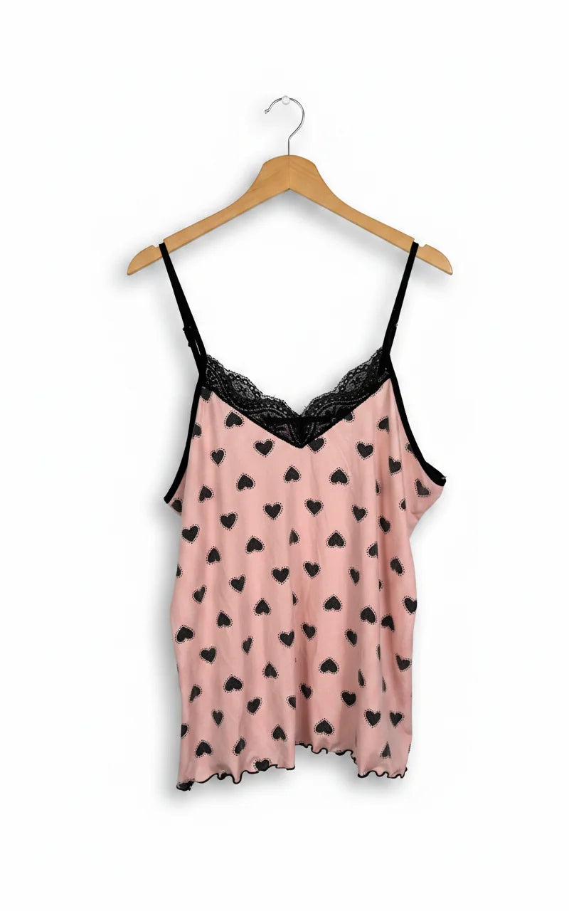 Pyjamaset med hjärtmönster och spetskant i rosa