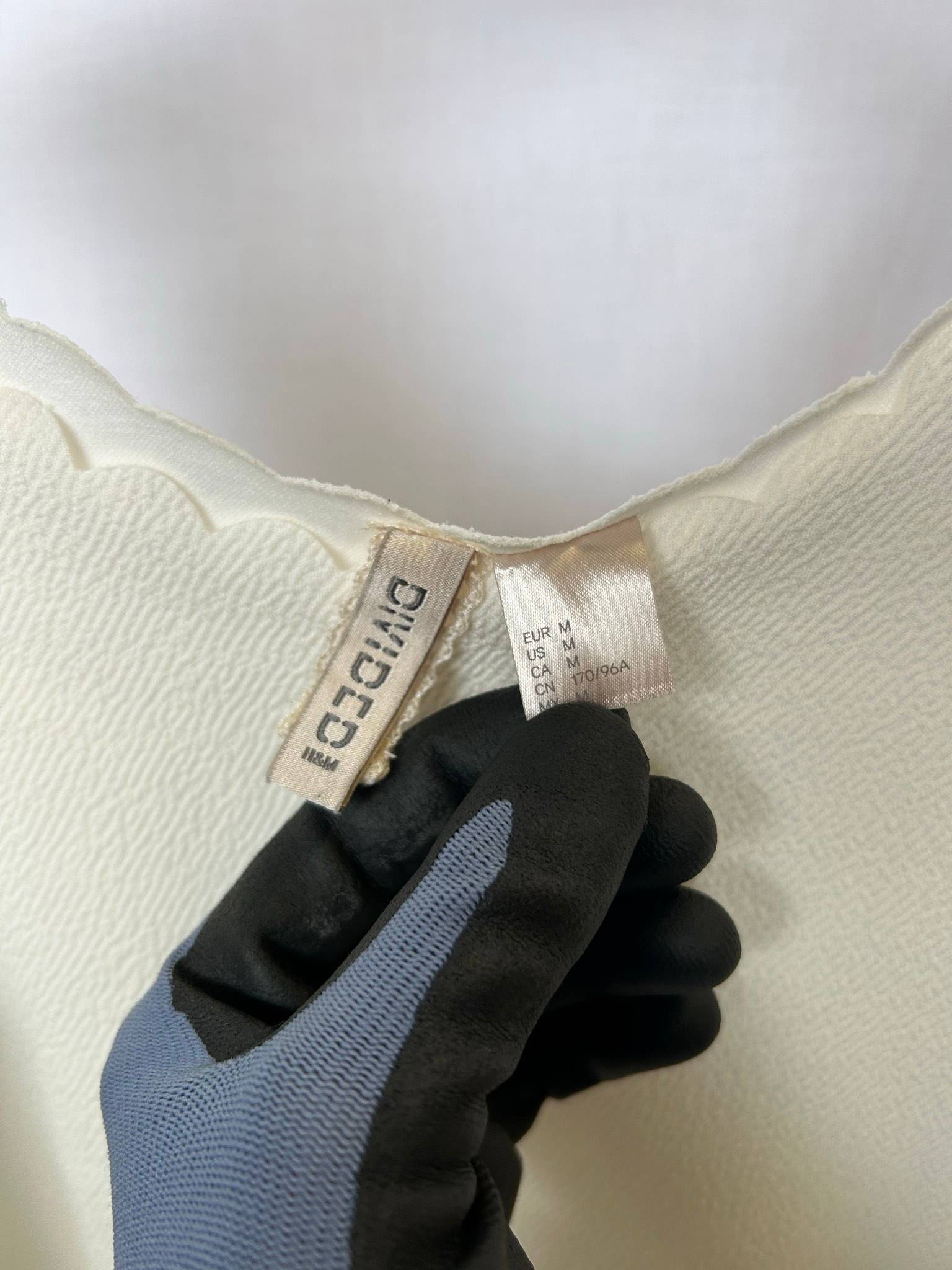 Divided beige linne med vågiga kanter
