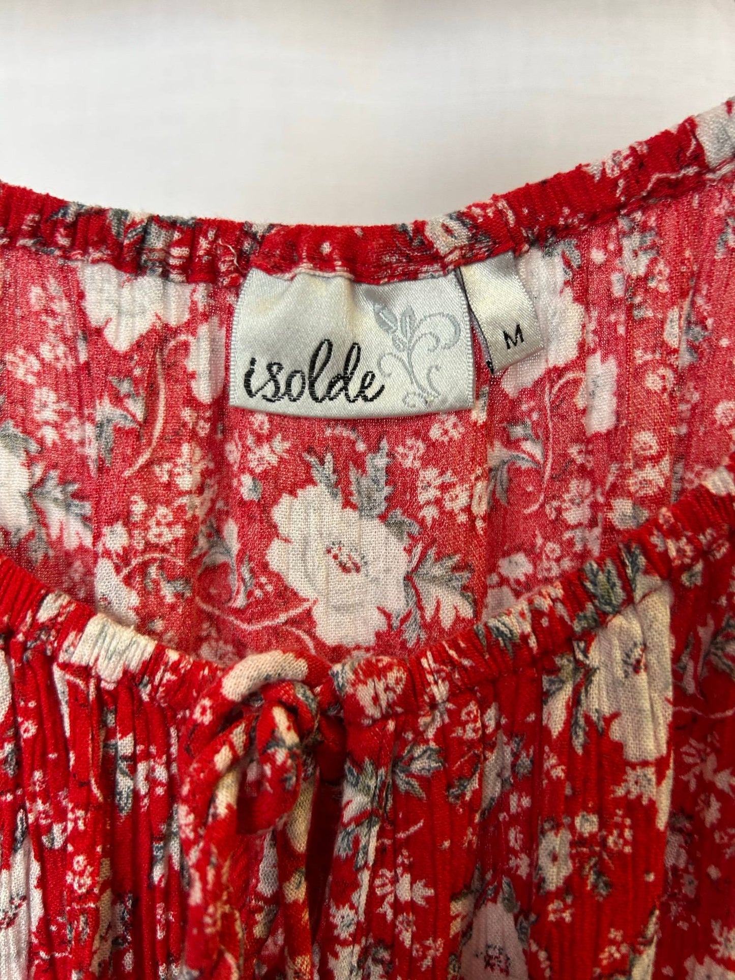 Isolde röd blommig blus med kort ärm