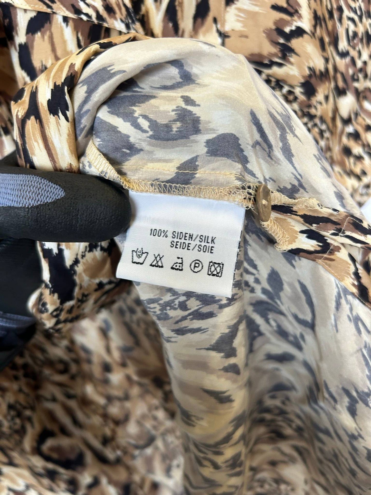 H&M vintage silkesskjorta med djurmönster