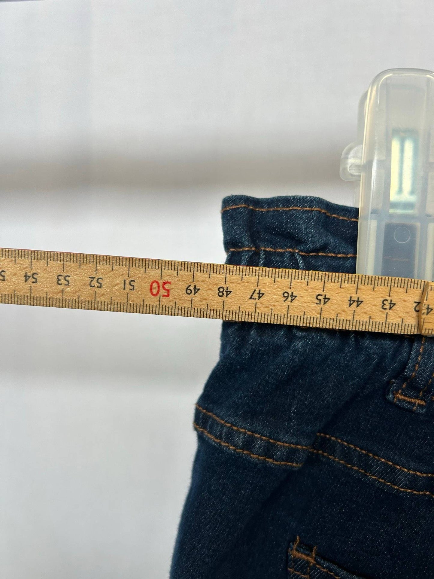 Mörkblå denimjeans med resårmidja
