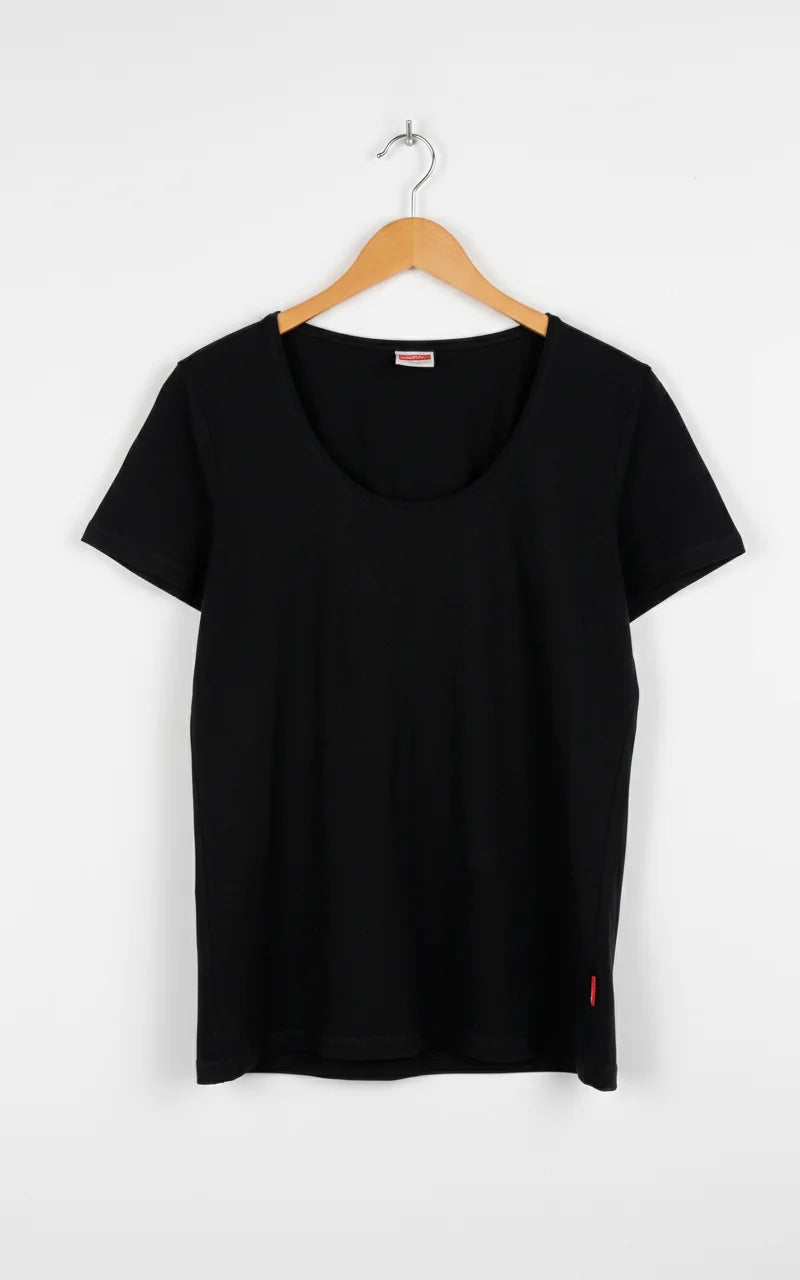 Newbody svart t-shirt med kort ärm