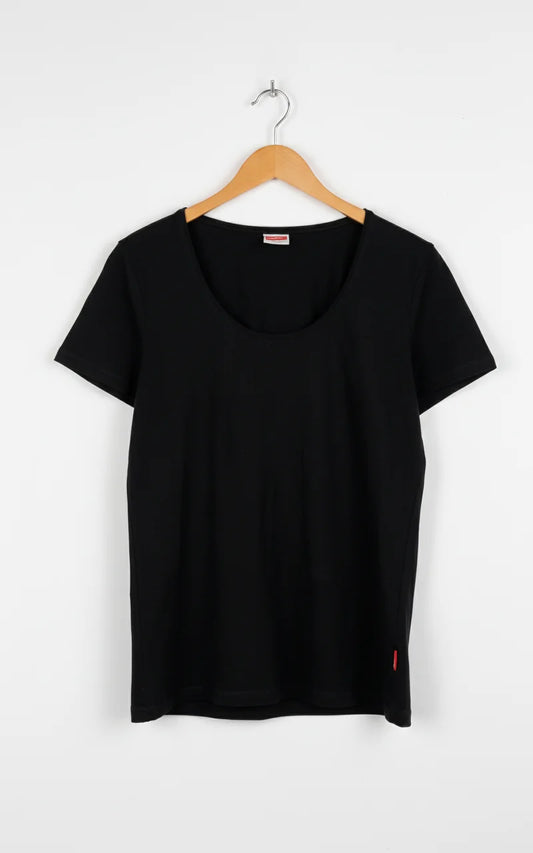 Newbody svart t-shirt med kort ärm
