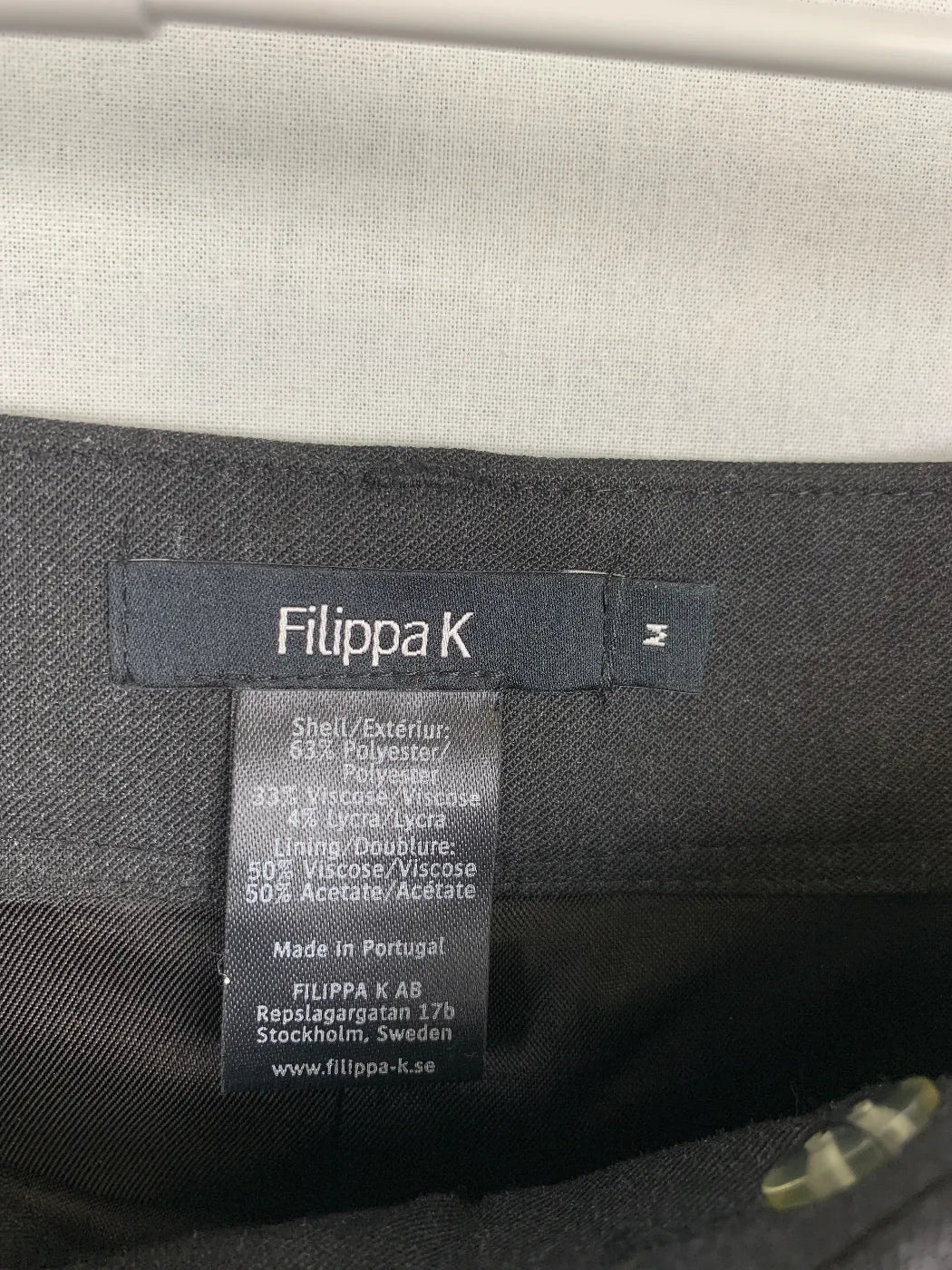 Filippa K mörk kolgrå kjol