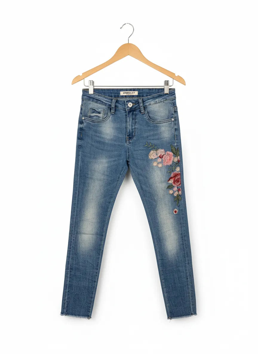 Jewelly broderade ljusblå jeans i denim