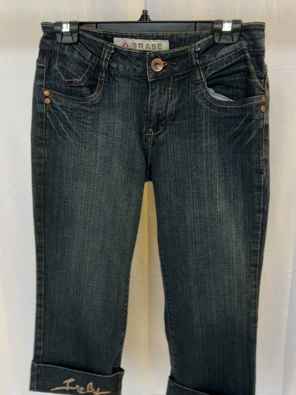 Grase mörkblå denimjeans med broderad fåll