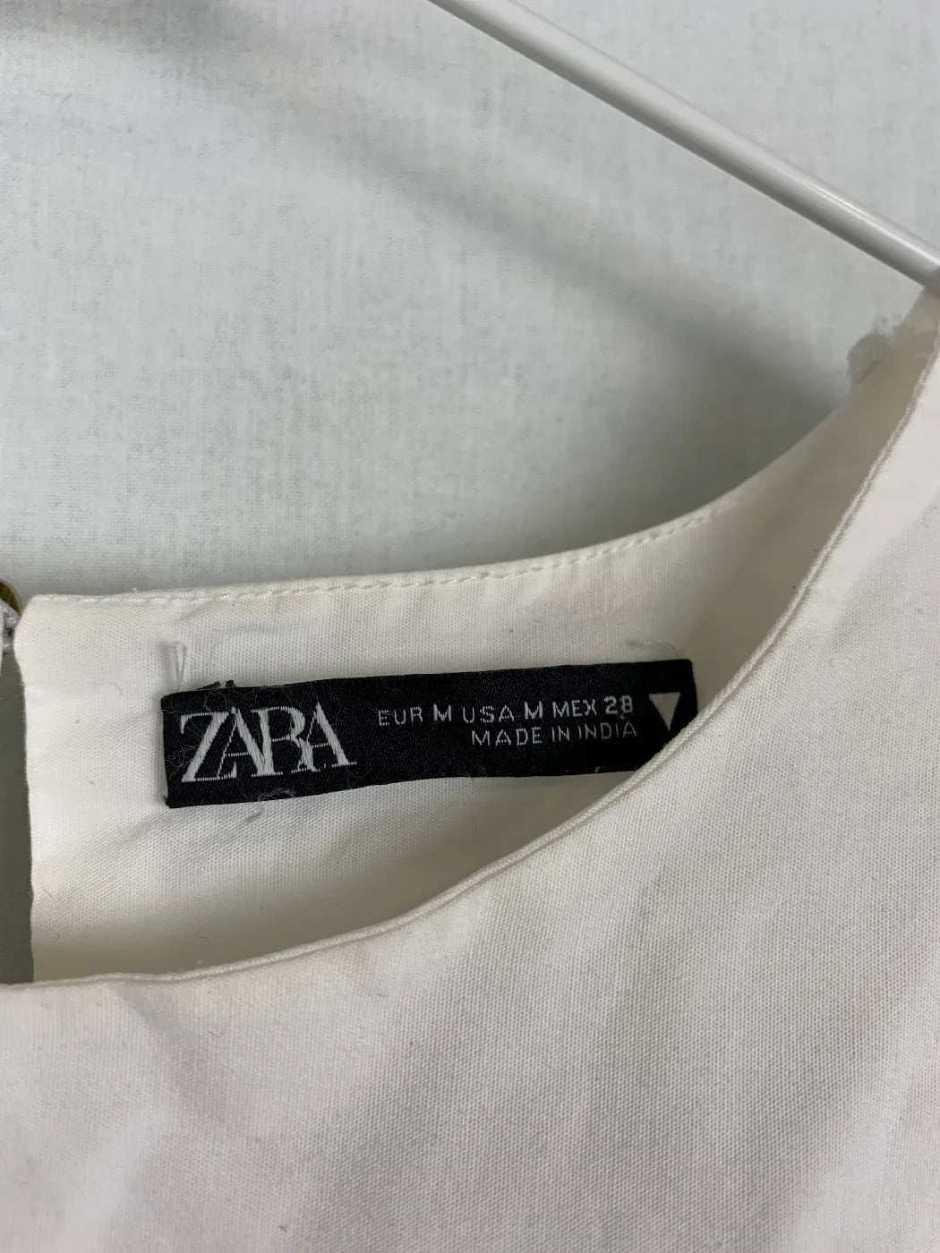 Zara blus med volangkrage i vitt