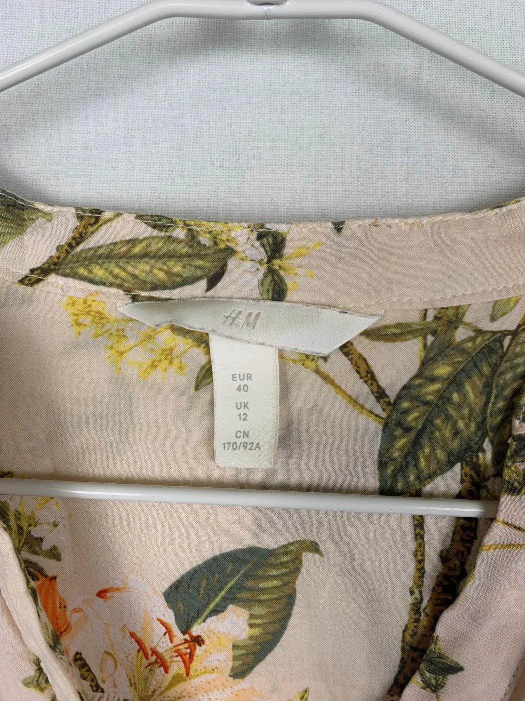 H&M blus med blommönster och långa ärmar