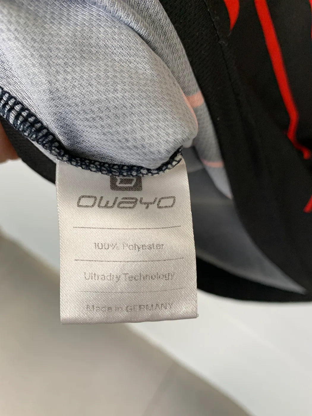 Owayo svart sportt-shirt med tryck