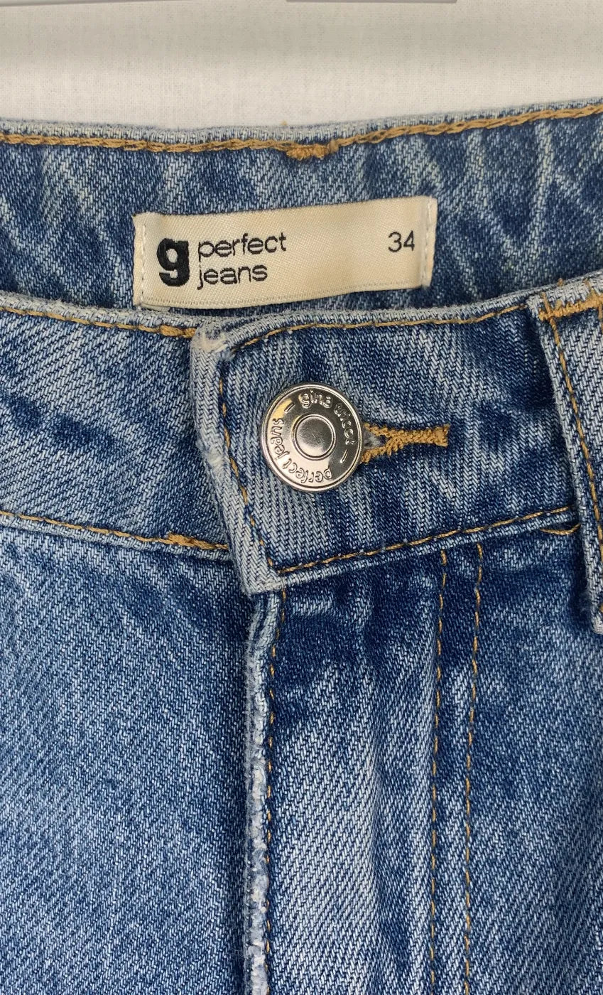 Gina Tricot Perfect Jeans med slitsar