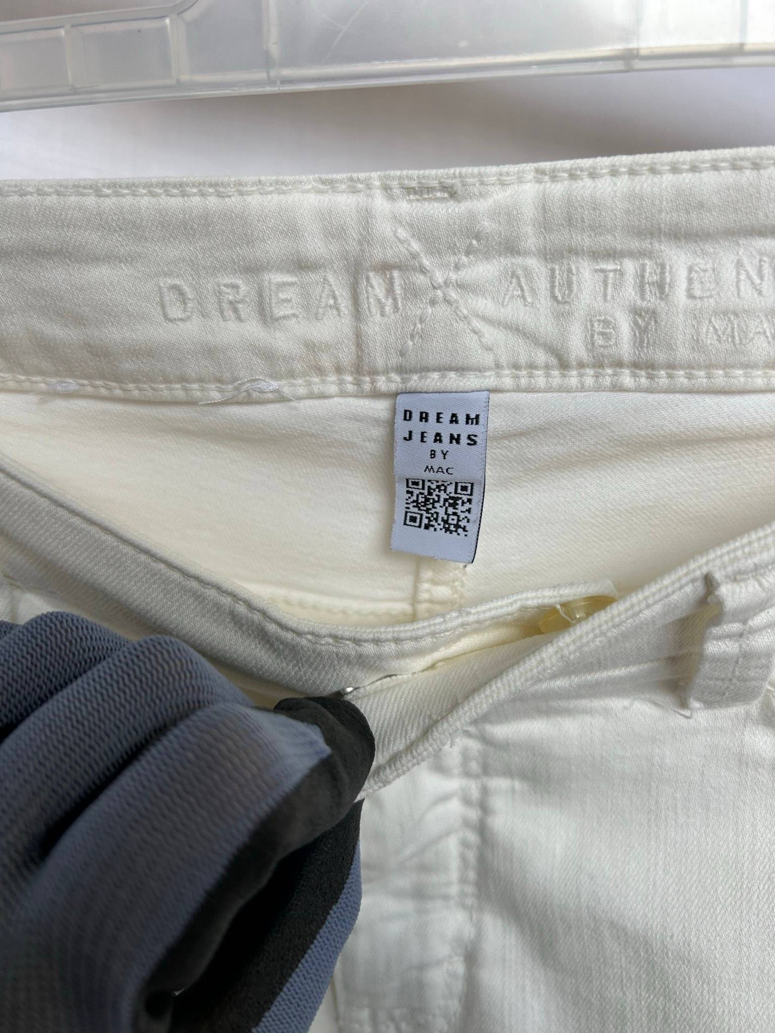MAC Dream Summer Chic Authentic beige jeans