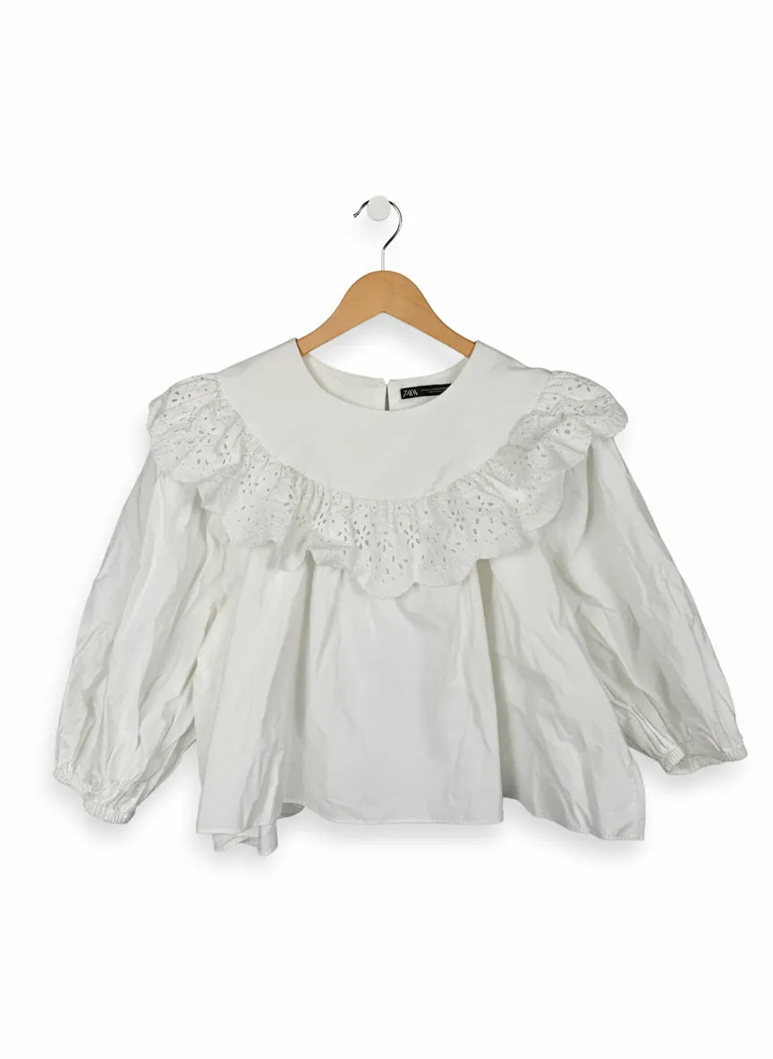 Zara blus med volangkrage i vitt