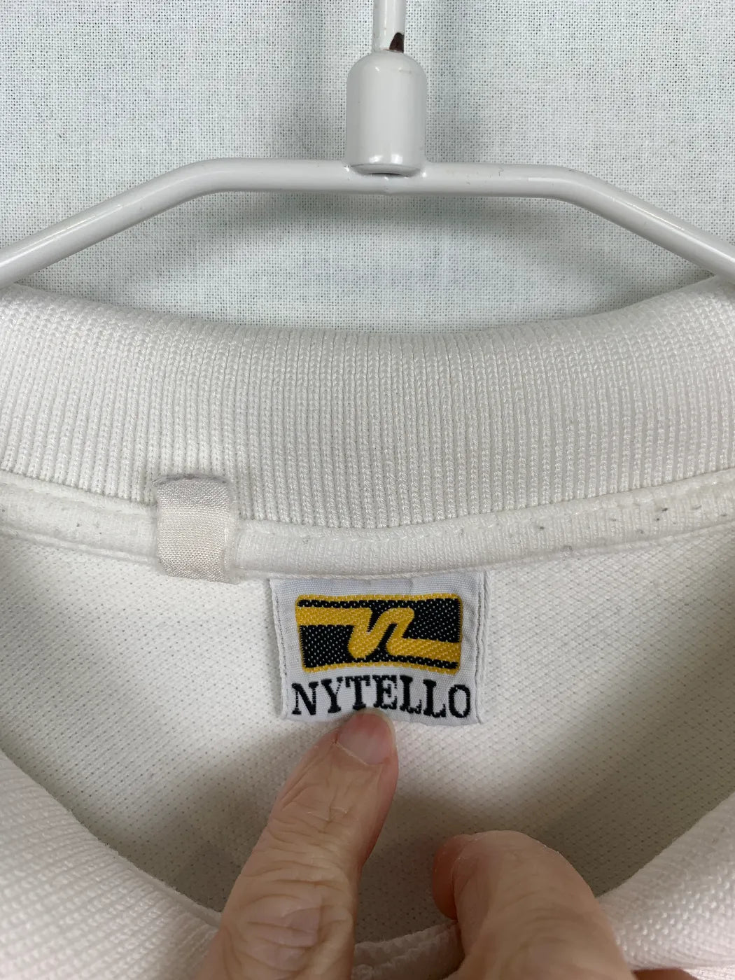 Nytello vit pikétröja med kort ärm