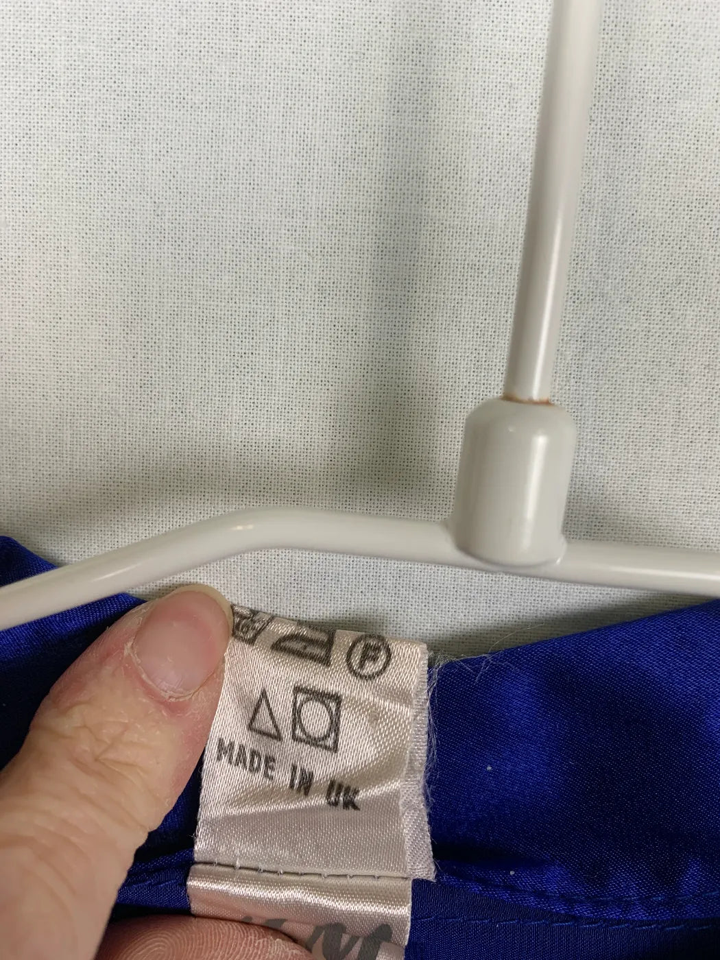 H&M blå satinblus med knappar