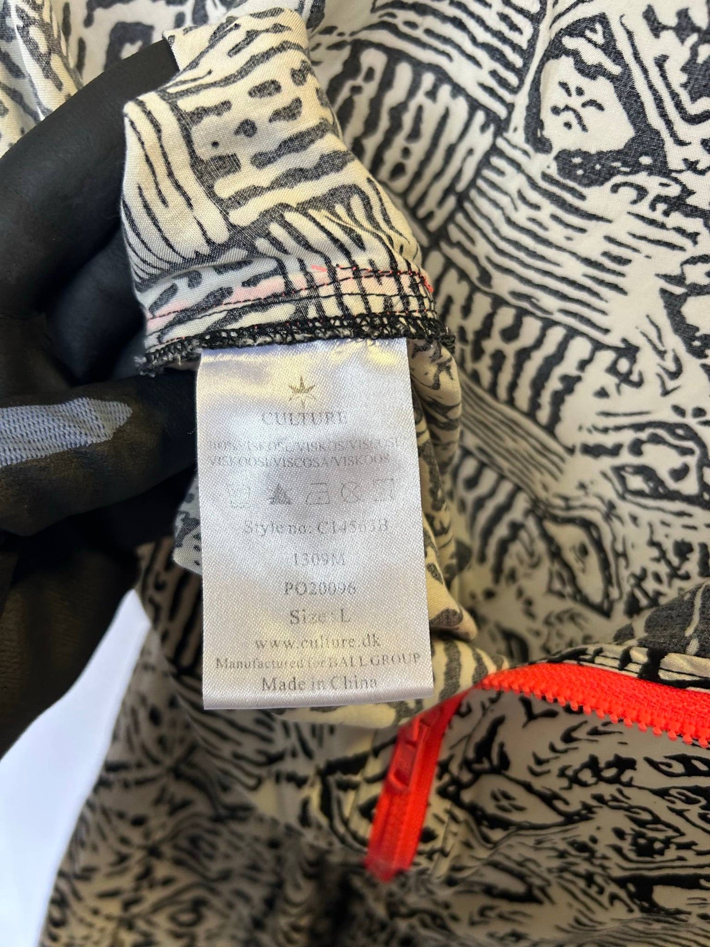 Culture mönstrad playsuit med neonfärgade detaljer