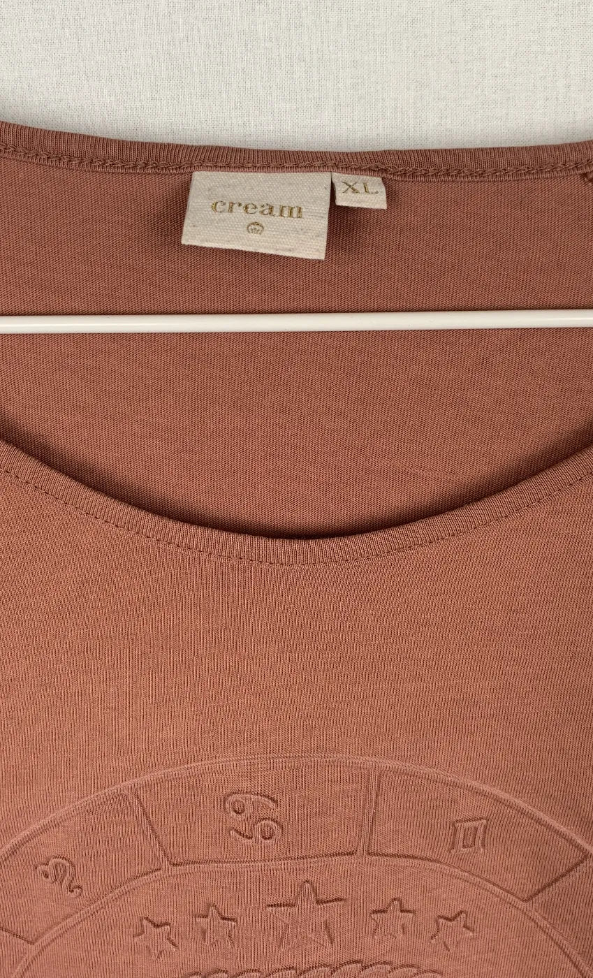 Cream långärmad topp med broderad zodiak
